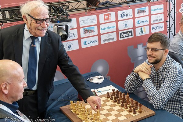 Find Someone Who Looks at You The Way MVL Looks At Najdorf 