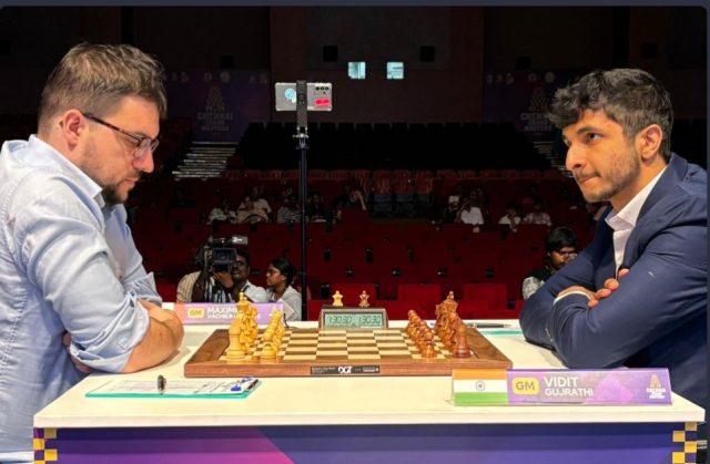 Début d’une partie difficile contre Vidit (Photo : ChessBase India).